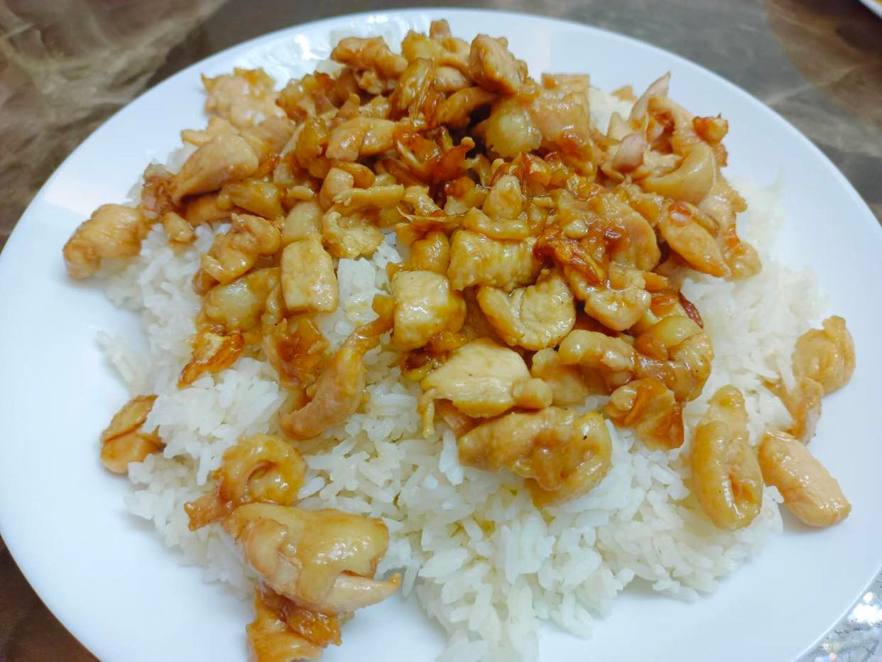 ข้าวไก่ทอดกระเทียม