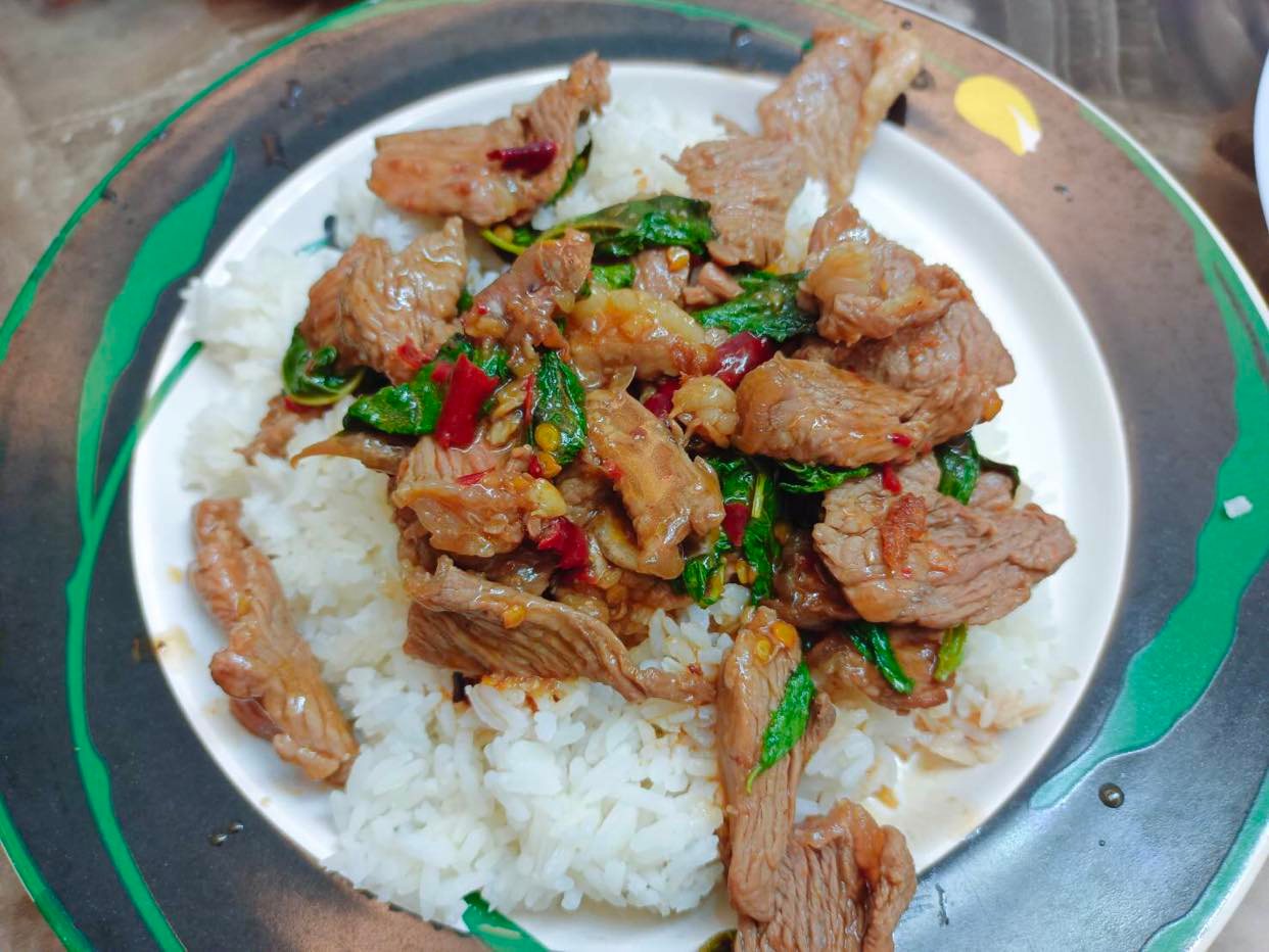 ข้าวกะเพราเนื้อ