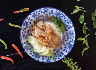 หมูทอดกระเทียม