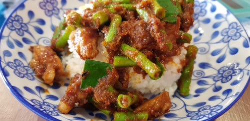 ผัดพริกแกงถั่ว