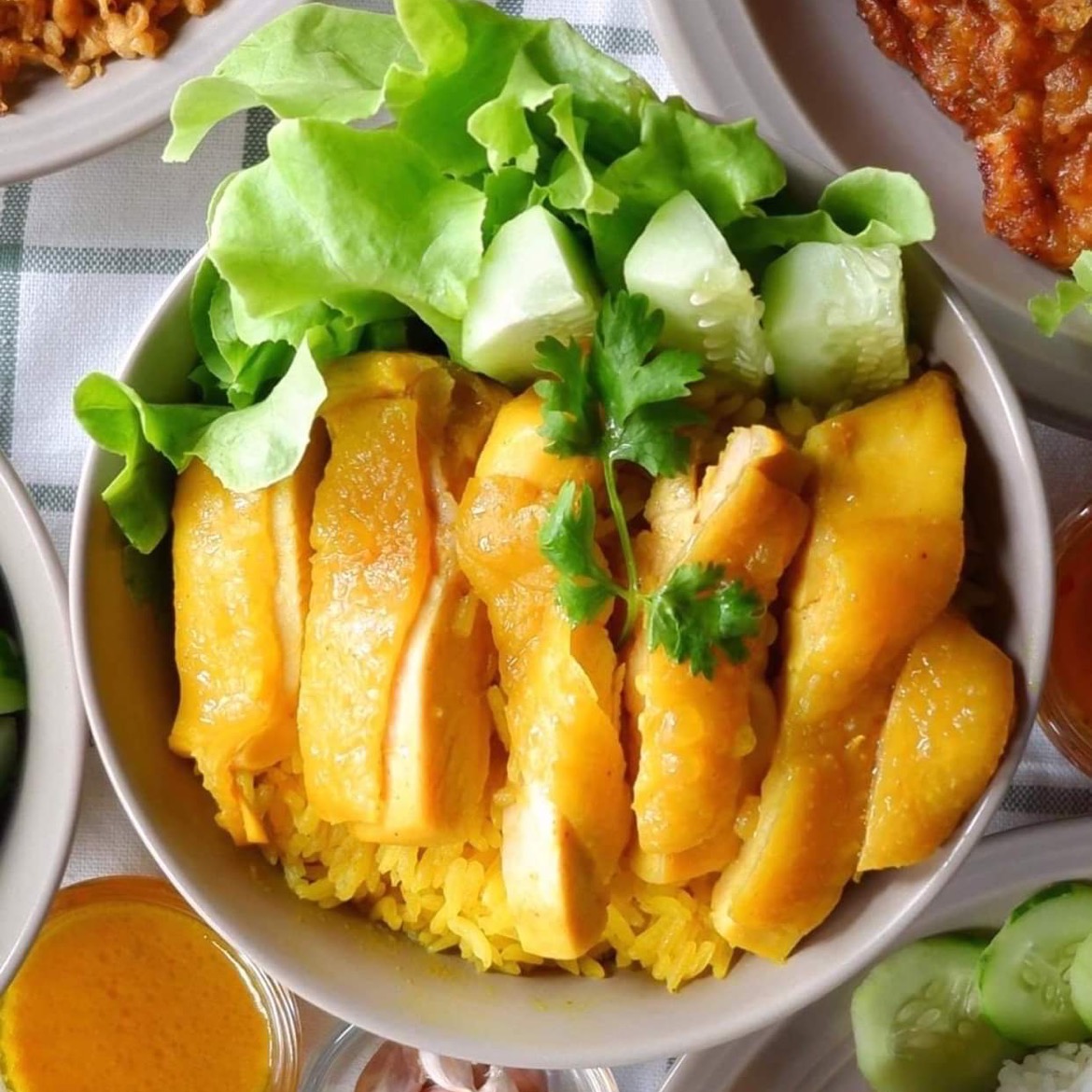 ข้าวหน้าสะโพกไก่หมกสไตล์จีนภูเก็ต