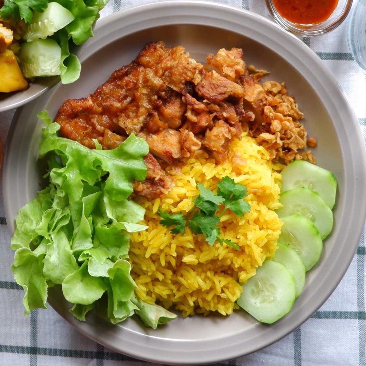 ข้าวหน้าไก่ทอดสูตรเด็ดเผ็ชชชสไตล์จีนภูเก็ต