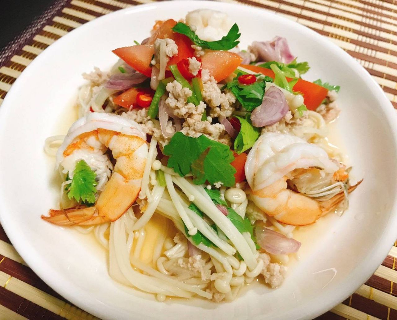 ยำเห็ดเข็มทองทะเล