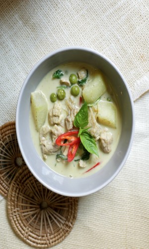 แกงเขียวหวานไก่ใส่ฟัก
