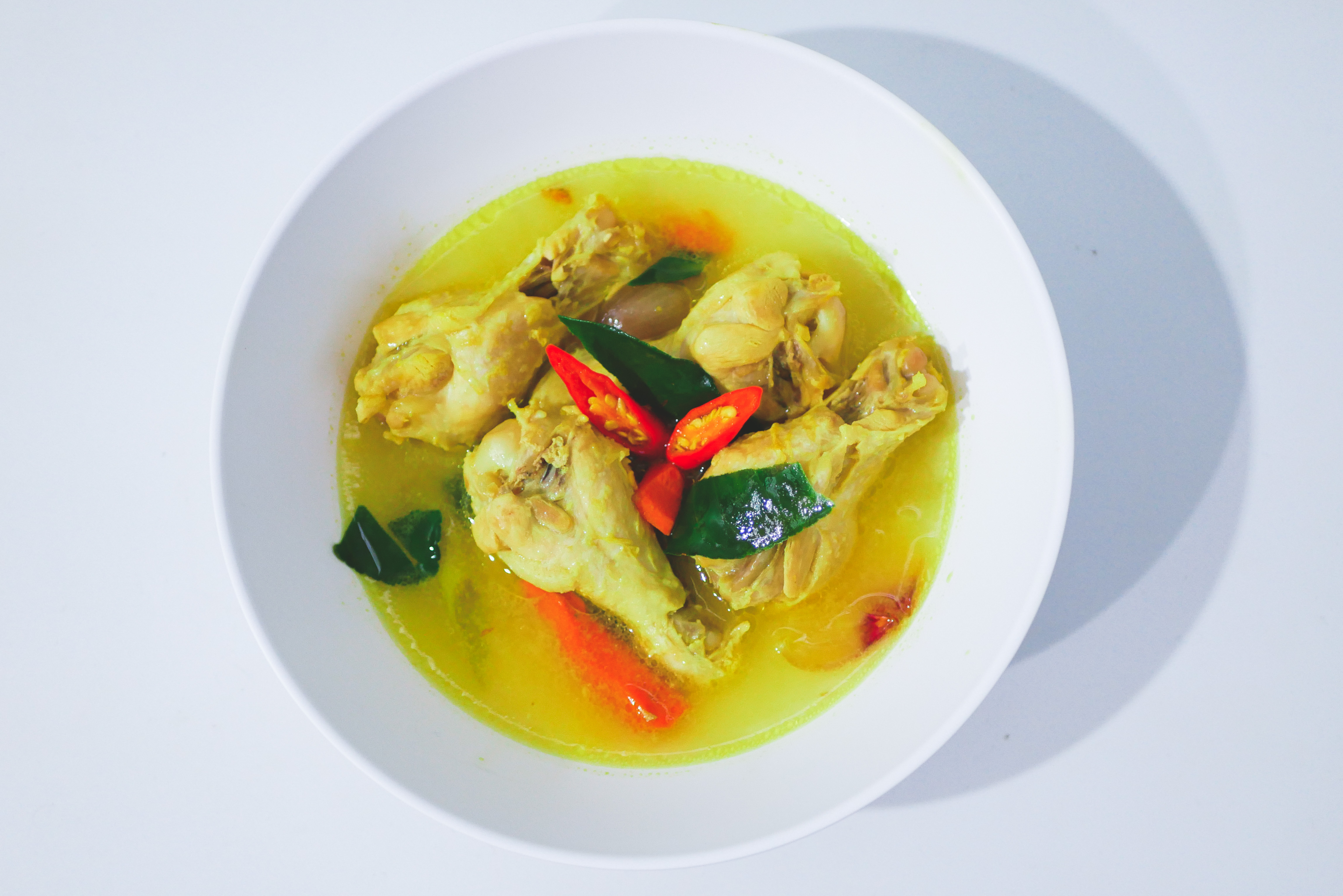 ไก่ต้มขมิ้น