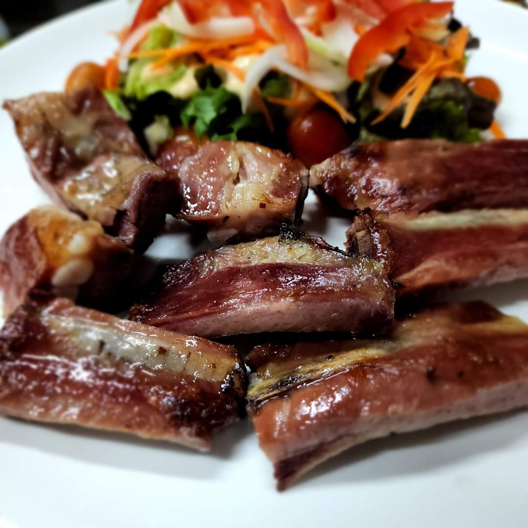 ซี่โครงหมูรมควัน พร้อมชีสสลัด