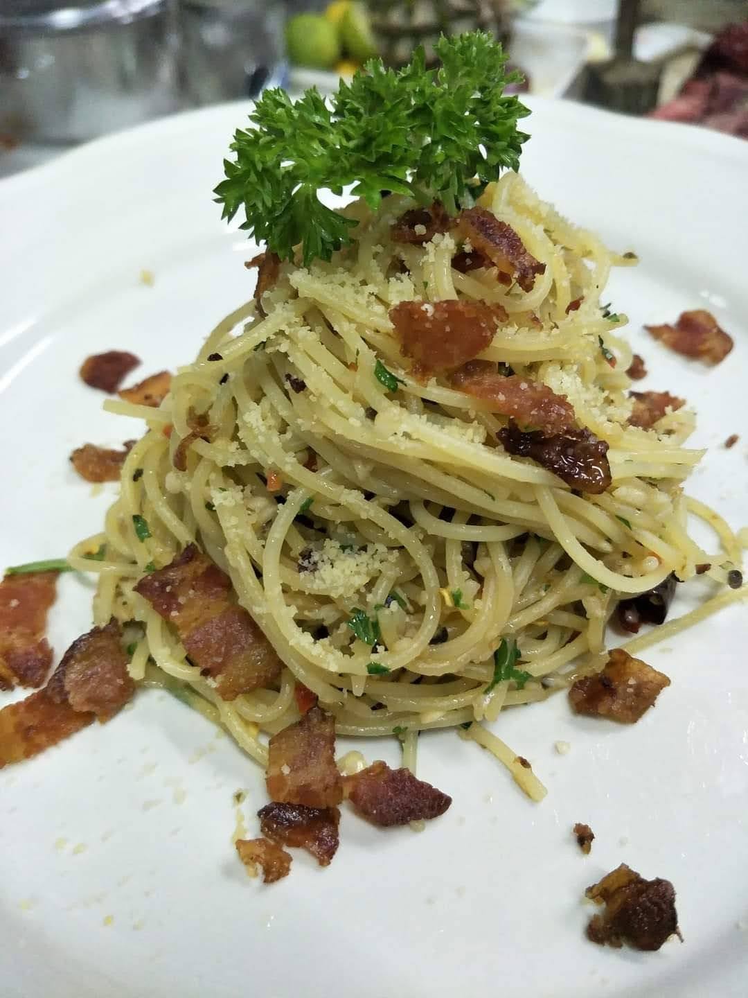 สปาเก็ตตี้ เบคอนรมควันโฮมเมด