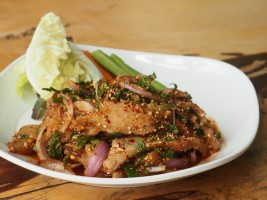 น้ำตกคอหมูย่าง