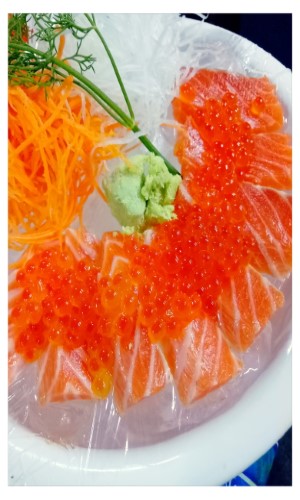 แซลมอนสด วาซาบิ / ไข่ปลาแซลมอน Fresh Salmon Sashimi