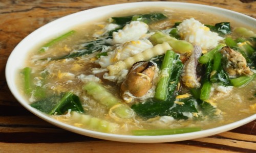 ราดหน้าทะเลไข่ลอย