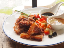 หมูกรอบรมควัน