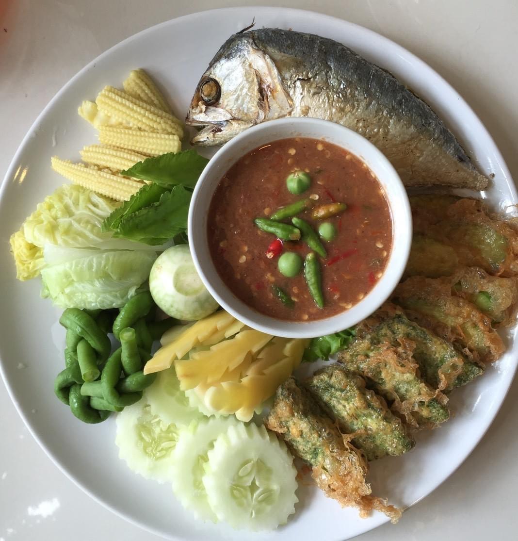 น้ำพริกกะปิ ปลาทู ไข่ชะอม(สำหรับ2-3ท่าน)