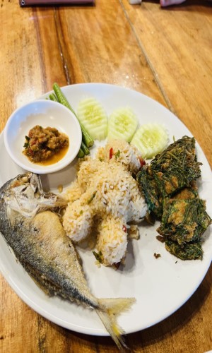 ข้าวผัดน้ำพริกกะปิ ปลาทู