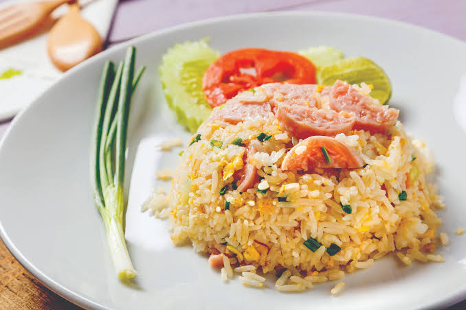 ข้าวผัดแหนม