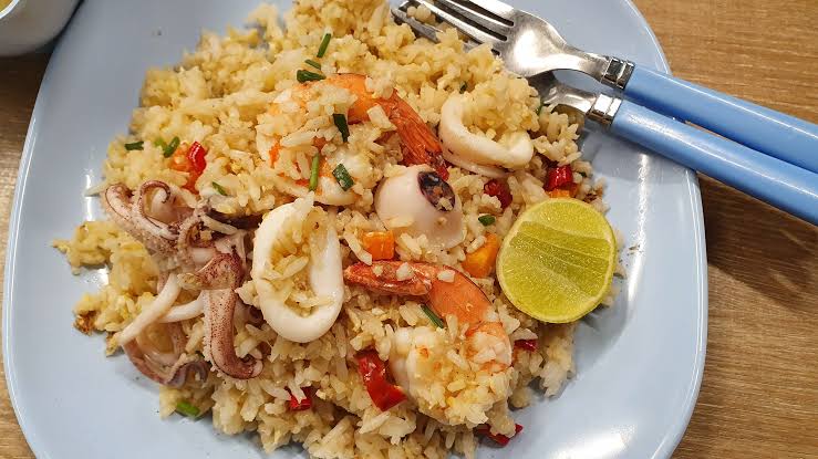 ข้าวผัดรวมมิตร