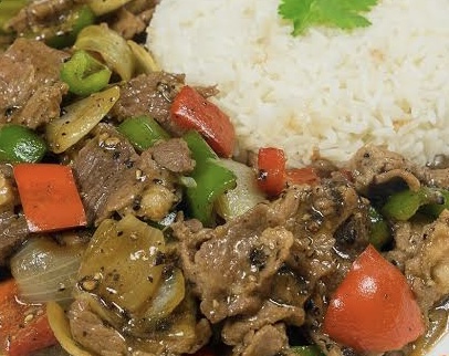 หมูผัดพริกไทยดำ ราดข้าว