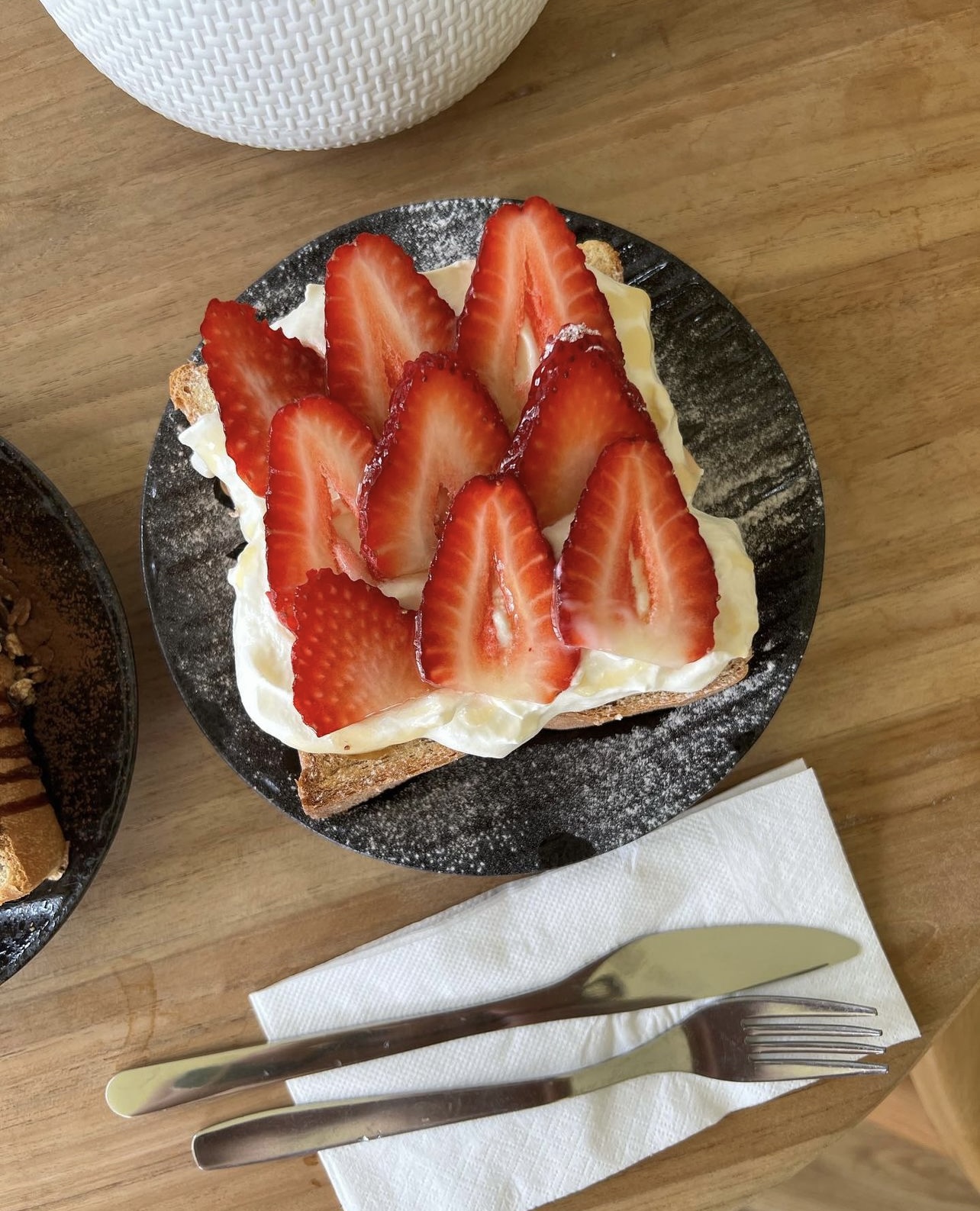 Strawberry heavy cream Toast