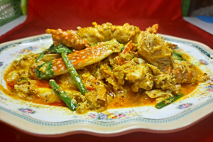 ปูผัดผงกะหรี่ (Stir Fried Crab with Curry Powder)