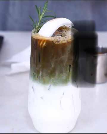 COCONUT MATCHA ESPRESSO (กาแฟมัทฉะมะพร้าวนมสด)