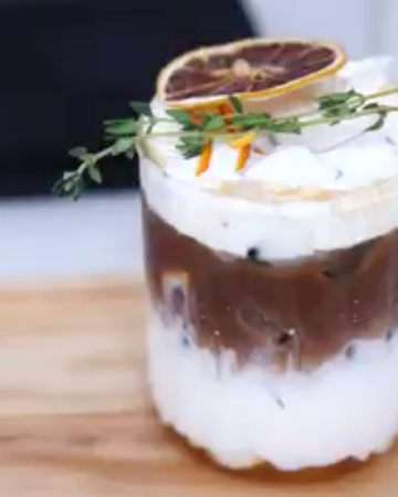 YUZU MILK COFFEE (กาแฟนมส้มยูสุ)