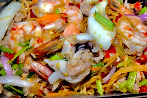 ยำไวไวหมูสับ(กุ้งหมึก)