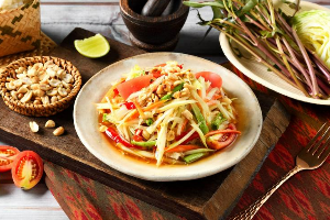 005-1 : ส้มตำไทย / Thai Papaya Salad
