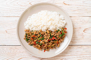 018-1 : ผัดกะเพราหมูราดข้าว/ Ka Prao Rad Khao With Pork