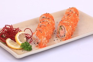 California Roll with Masago || แคลิฟอเนียโรล แบบคลุกไข่กุ้ง (10pcs)