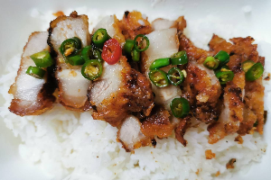 ข้าวหมูทอด (หมูทอด2โบ)