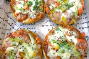 พิซซ่ามินิชุด4ชิ้น (นั่งเล่น @ soi 1 )