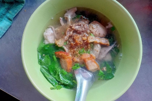 ต้มเลือดหมู (ต้มเลือดหมู ยายนา สุขเสมอ )