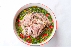 เล้ง น้ำใส ( ตั้ม เล้งแซ่บ )