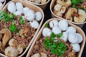 หมี่คลุก (ร้านน้องบีหมี่คลุก)