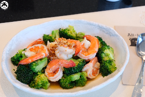 ผัดบรอกโคลีกุ้งสด