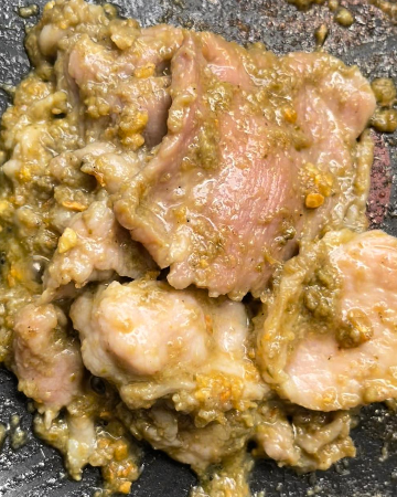 หมูกระเทียม