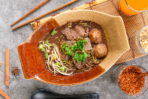 Thai Boat Noodle soup with Beef 