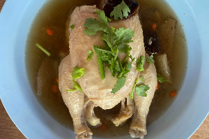 ไก่ตุ๋นยาจีน