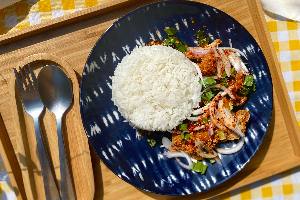 ข้าวยำไก่แซ่บ
