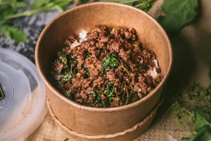 ข้าวกะเพราเนื้อผัดพริกแห้ง