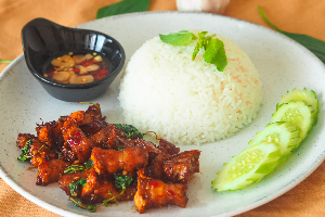 โคตรกะเพราหมูกรอบ