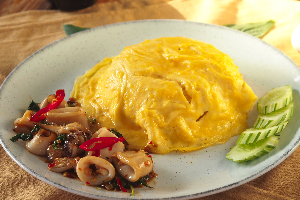 ไข่ข้น กะเพราปลาหมึก