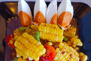 ตำข้าวโพด ไข่เค็ม