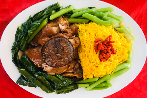 ขาหมูหมี่เหลือง