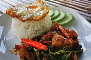 ข้าวกระเพราหมูกรอบ