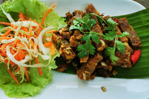 หมูกรอบคั่วพริกเกลือ