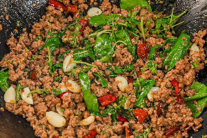 ข้าวกะเพราเนื้อ