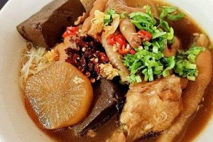 ก่วยเตี๋ยวไก่ตุ๋น