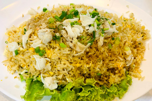 ข้าวผัดปู กลาง (M)