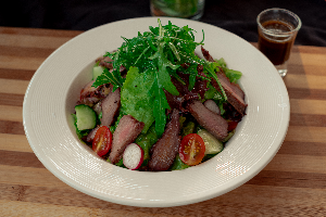 สลัดหมูย่าง