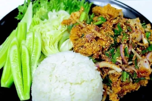 ข้าวยำไก่แซ่บ